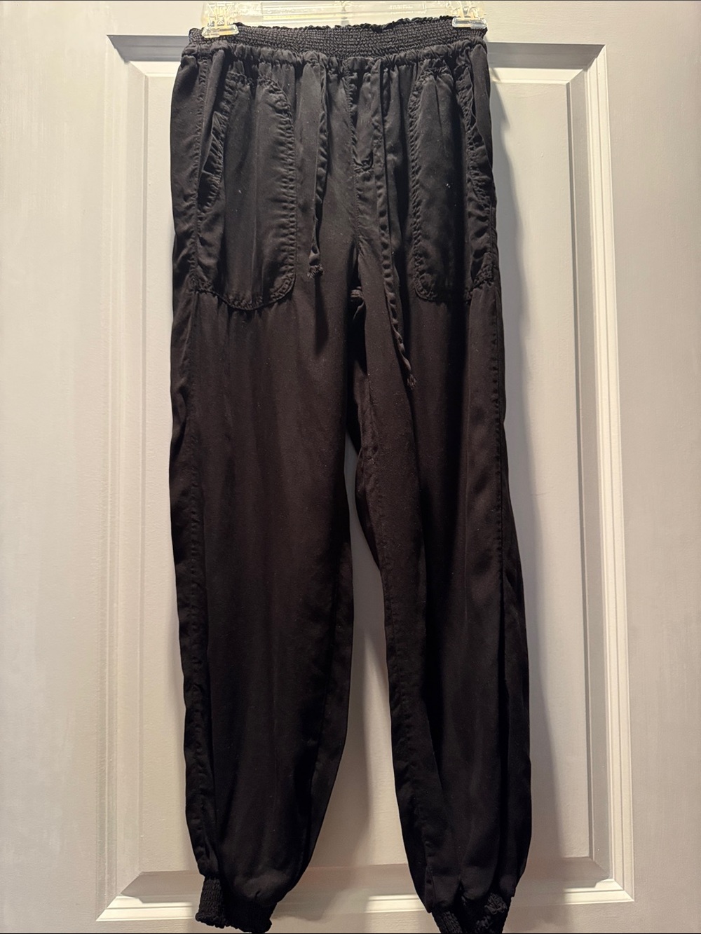 Love Tree Black Elastic-Waist Jogger Pants